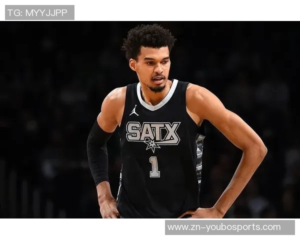 2米26控卫文班亚马展现全能球技助攻队友三分球精彩瞬间